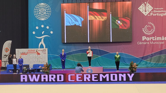 Lada Pusch bei der Siegerehrung | Foto: DTB