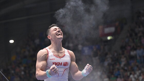 Andy Toba nach seinem Sieg am Reck | Foto: Minkusimages
