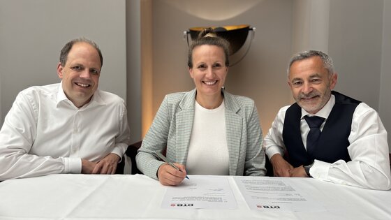 Präsidiumsmitglied Martin Hartmann (l.), Michaela Werkmann (M.) und Präsident Hölzl | Foto: DTB 