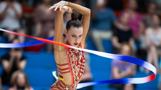 Darja Varfolomeev mit dem Band | Foto: Ulrich Fassbender
