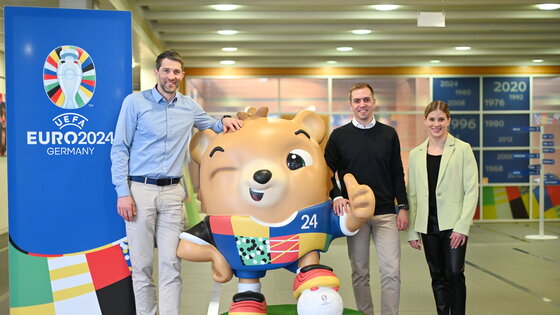 Kalle Zinnkann, Philipp Lahm und Elisabeth Seitz (v.l.) | Foto: DTB/ picture alliance/ Frank May 