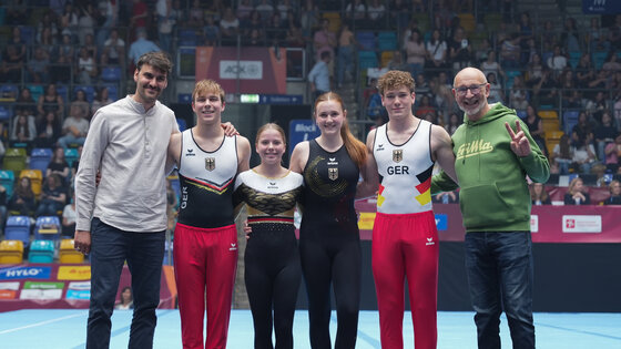 Thomas Gutekunst (l.) und Wolfram Mannherz (r.) bei der Präsentation der Turnanzüge für Paris | Foto: DTB