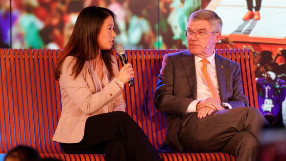 Kim Bui zusammen mit Thomas Bach | Foto: picture alliance